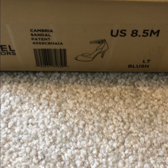 Patent leather sandals - Picture 6 of 6